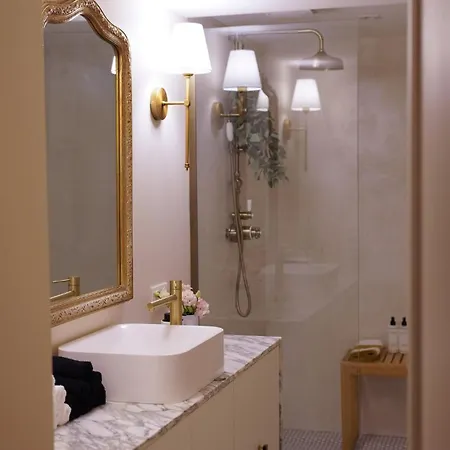 Parisian Elegance - Place Vendome Apartment *